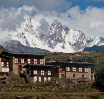 Laya Lhingshi trek